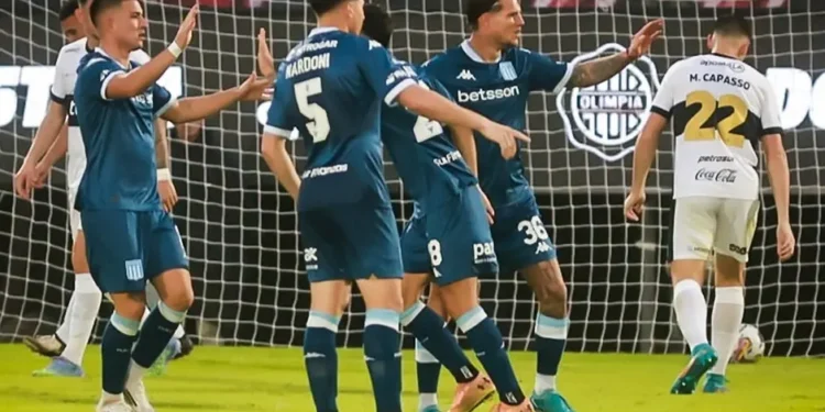 43VYF23KOZGIBMFSOEWNFLE3NA Racing goleó a Olimpia pero vive crisis por Salas