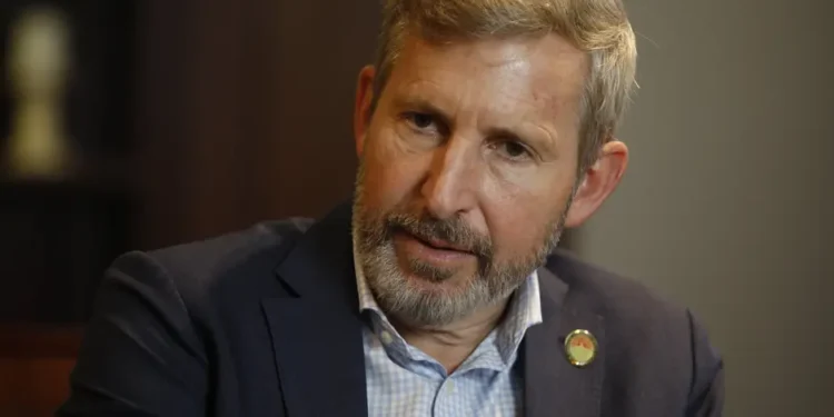 4KNHFZCCPZASNLMEI43PIOLEEY Frigerio congela salarios ante crisis en provincias