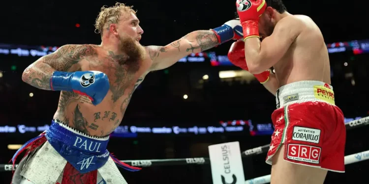 BQE5F4CVMBBXVAWK4CGTH6NO2Q Jake Paul derrota a Julio César Chávez (h.) en Anaheim