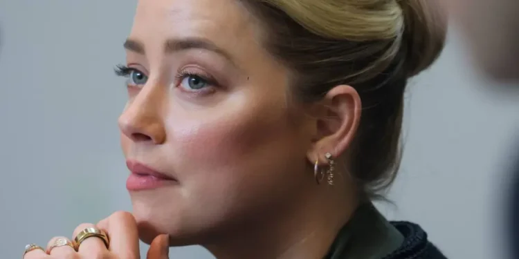 ELOFVI3W2VBOHFDL2PHMYFN4RY Amber Heard regresa al teatro tras el juicio