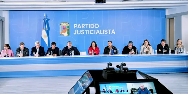 ERLND3XN25HKFA6YD63AFRILAY 1 El PJ se reúne mientras Kicillof hace campaña