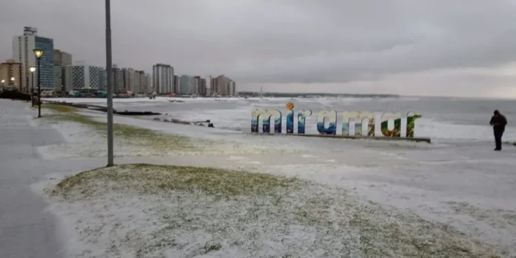 G3IHBSO3NBG35I3FYVVVMY2ECQ 1 Imágenes inéditas de Miramar y Mar del Plata bajo la nieve