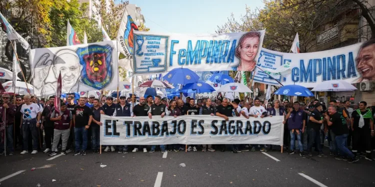IFF3J3KDYJHNFLB7YBARB3WLUA La Justicia declara inconstitucional el DNU de Milei sobre huelgas