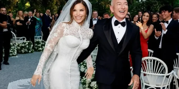 M4SRANMAKRBN7M4TBZ5RYMRXZQ Bill Gates sorprende con look en la boda de Bezos