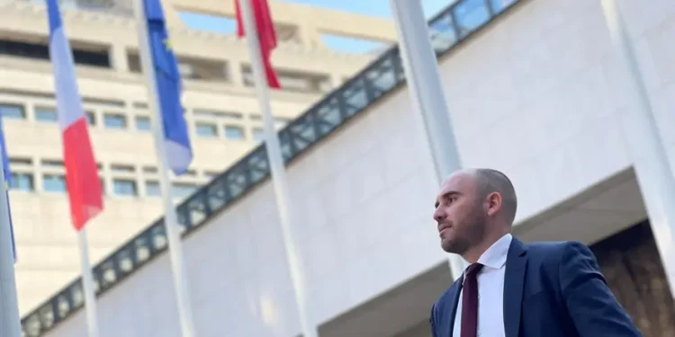 NPPJWLGWDRGR3OPMLZSBBLG6QQ 2 Guzmán critica plan económico de Milei en París