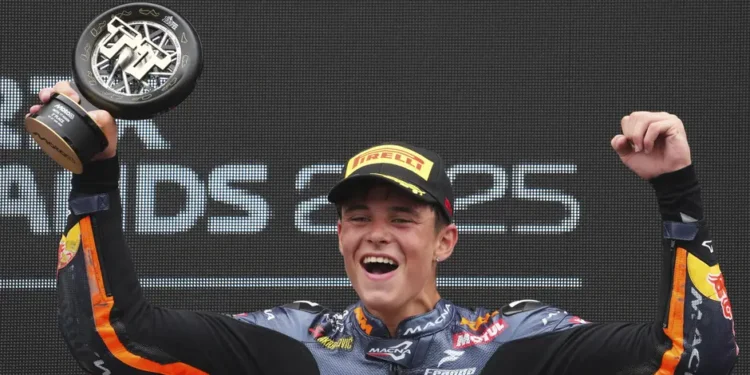OFO3THMLAZFYDBZCUAKZFFSJPE Valentín Perrone logra histórico tercer puesto en Moto3