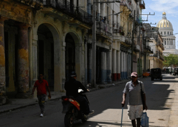 2025 07 16T011335Z 1085044984 RC27NFA3BOUA RTRMADP 3 CUBA ECONOMY Ministra cubana renuncia tras negar la existencia de mendigos en la isla