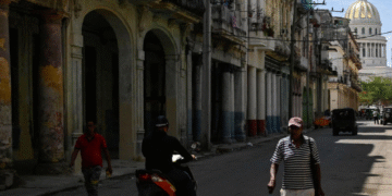 2025 07 16T011335Z 1085044984 RC27NFA3BOUA RTRMADP 3 CUBA ECONOMY Ministra cubana renuncia tras negar la existencia de mendigos en la isla