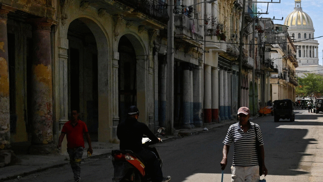 2025 07 16T011335Z 1085044984 RC27NFA3BOUA RTRMADP 3 CUBA ECONOMY Ministra cubana renuncia tras negar la existencia de mendigos en la isla