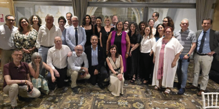 250711 clausura diploma MMP 1024x473 1 Veinticinco profesionales finalizan la tercera edición del Diploma en Medicina Personalizada en Andalucía