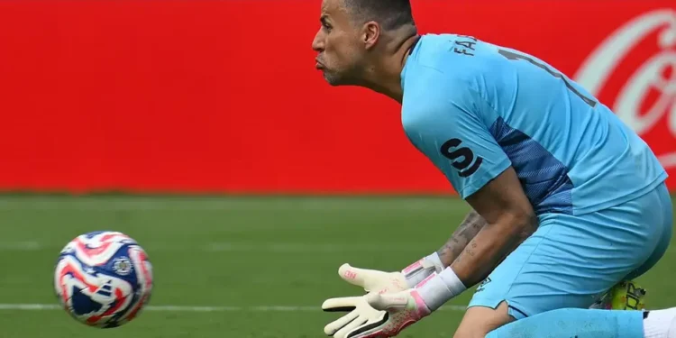 42UCTOPOGZEJLMFVSY32PV7ME4 Fabio, el guardián del sueño de Fluminense, sorprende en el Mundial a los 44 años
