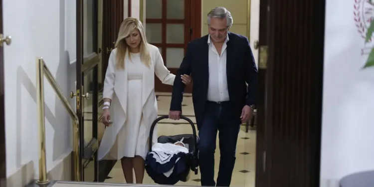 4IPNY3IRIFB4TBJ2G73CKZNTPI Justicia de la Ciudad establece régimen de visitas para Alberto Fernández y su hijo en España