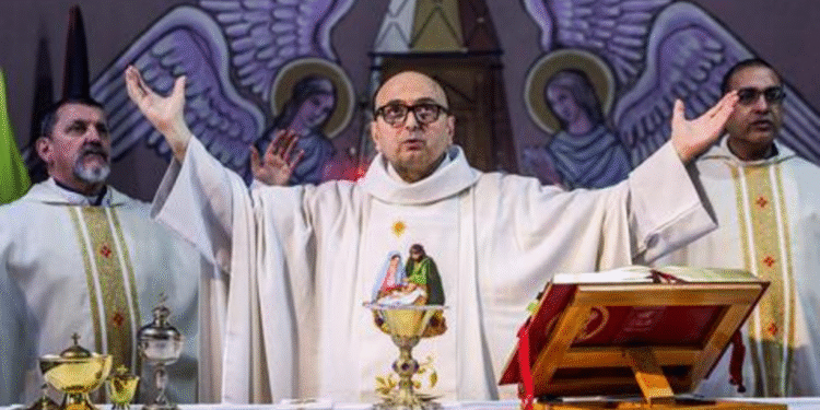71640702 902 Israel bombardea la única iglesia católica en Gaza, causando víctimas y condenas internacionales