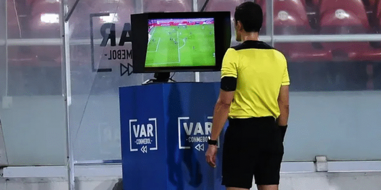 720 1 Conmebol reubica el VAR para reducir protestas de jugadores