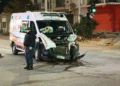 720 Accidente en Rosario: auto impacta contra ambulancia con paciente en estado crítico