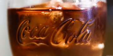 73305378 1006 Trump logra que Coca-Cola cambie su fórmula en EE.UU. por azúcar de caña