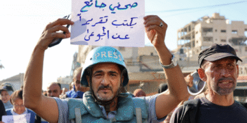 958021 25a afp 1 Periodistas de Gaza enfrentan hambruna y desnutrición en medio del conflicto