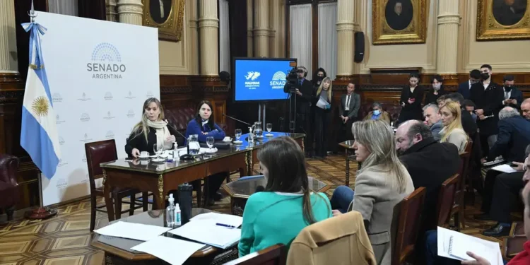 CUQUVS7R4NDY7NIISEFEGL5344 Reunión en el Senado se convirtió en escándalo por bloqueo a proyectos jubilatorios