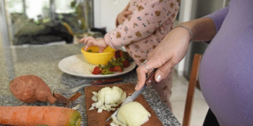 DSC 8110 e1751988057993 Justicia de Neuquén ordena compensación a mujer que pospuso su carrera para criar a sus hijos