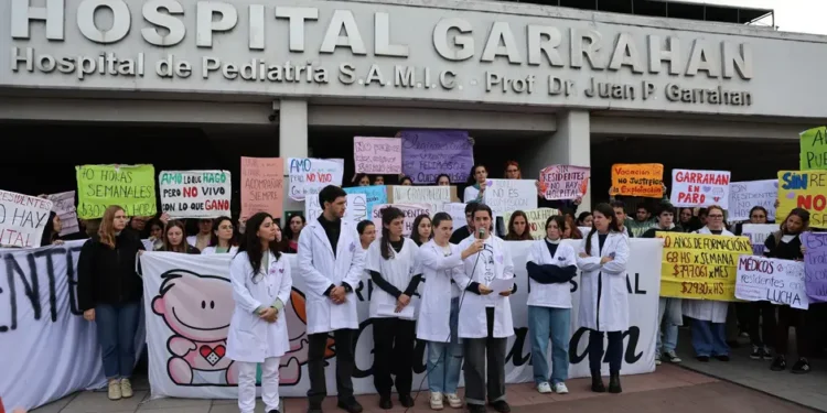E5LZYJIJX5DRLISQ3XFGCU5AWU El nuevo sistema de residencias médicas en Argentina genera preocupación entre profesionales en formación