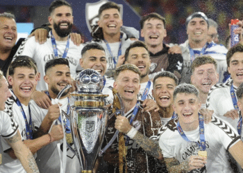 L5NCJG7CAJBTFBVFL7J3BI3OHI Racing avanza en la incorporación del referente de Platense para fortalecer su zaga