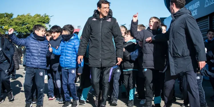 R37SRMYJJRHFFN5QUSW6AFLLJQ Gustavo Costas fuerte tras salida de Salas y apuesta a mantener vivo el optimismo en Racing