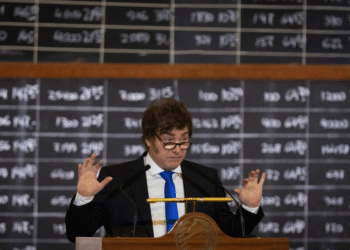 RaqOpp7ar 2000x1500 1.jpg Milei y su curva de aprendizaje: desafíos y reconocimiento de problemas económicos