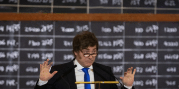 RaqOpp7ar 2000x1500 1.jpg Milei y su curva de aprendizaje: desafíos y reconocimiento de problemas económicos