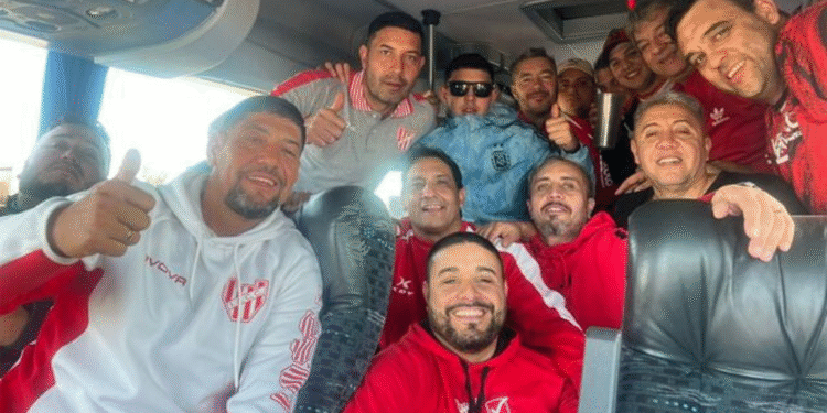 S34ZFPZEPNA7VFAAMZRJEVXKGQ La hinchada de Instituto en Rosario: un amor que no entiende de distancias ni horarios