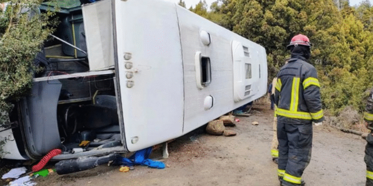 UNOHKJUZXFA6RNS33U7AFT4YTI Vuelco en Villa Traful: 20 heridos, 5 en gravedad y una víctima con amputación de pierna