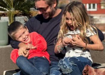 Y6KBjfy8W 720x0 1 Benjamín Vicuña comparte noche familiar con sus hijos en medio de tensión mediática