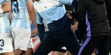 costas Costas se disculpa públicamente por su expulsión en Racing