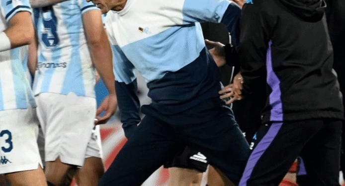 costas Costas se disculpa públicamente por su expulsión en Racing