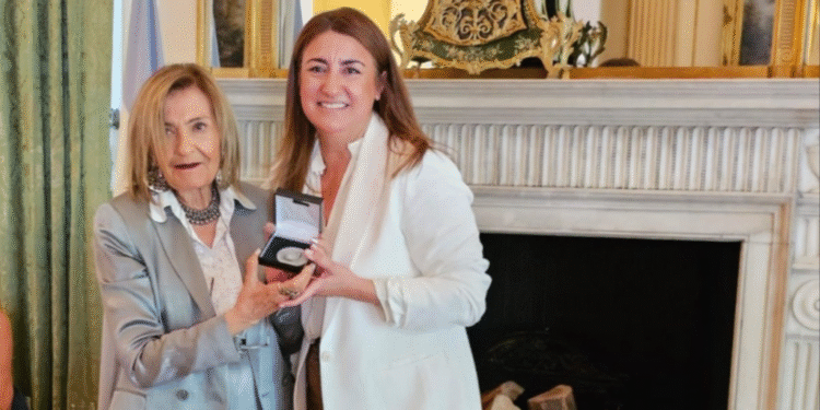 data 16 Águeda Menvielle recibe Premio Raíces por impulso a la ciencia y cooperación internacional