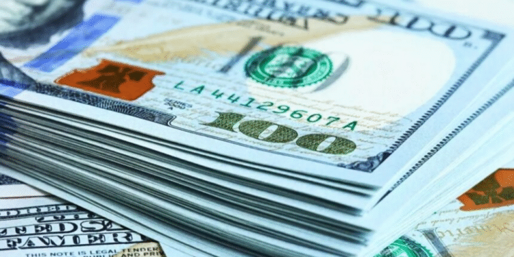 dolares15 860x516 1 El Ministerio de Economía compra US$500 millones para fortalecer reservas en medio de tensión cambiaria