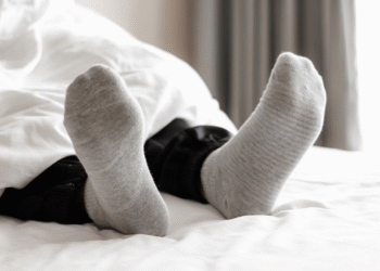 dxo2mwdx5vgrhf6cmexyj5fxoajpg El significado psicológico de dormir con medias puestas