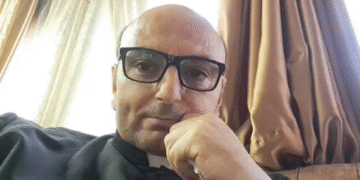 e718d740 bece 11ef a0f2 fd81ae5962f4.jpg Bombardeo en Gaza hiere gravemente al párroco argentino Gabriel Romanelli y causa víctimas en iglesia cristiana