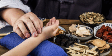 fotonoticia 20250711115144 1200 La OMS resalta el potencial de la IA en la medicina tradicional y pide regulación ética