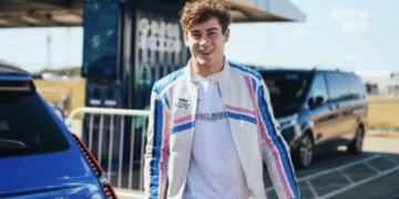 franco colapinto campera alpinepng Franco Colapinto refuerza su futuro en la Fórmula 1 con el respaldo de Mercado Libre
