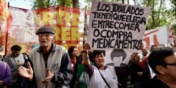 jubilados rosario marchapng Aumento de jubilaciones en agosto: montos y calendario de pagos