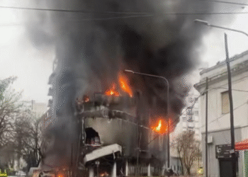lT65CIdNM 2000x1500 1 Demolición confirmada del edificio incendiado en el centro de La Plata: cronograma y detalles