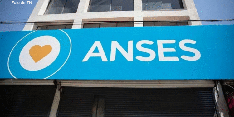 la anses definio el cronograma de pagos de julio para jubilaciones auh y otras asignaciones foto anses PRKGL6VWIFDBDBRVS2PJA3OCEM ANSES confirma cronograma de pagos y aumentos en julio de 2025