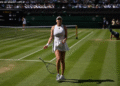 la raqueta en el piso la emocion en el cuerpo WYO452HHDBHHDAIF4GHUO5TXSE Amanda Anisimova, de la oscuridad a la final de Wimbledon en 2025
