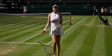 la raqueta en el piso la emocion en el cuerpo WYO452HHDBHHDAIF4GHUO5TXSE Amanda Anisimova, de la oscuridad a la final de Wimbledon en 2025