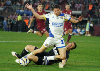 oyYGBbw5zP 2000x1500 1 Revelan audio del VAR en penal a Central contra Lanús y la polémica expulsión de Izquierdoz