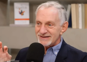 robert waldinger b72335b9 250711131419 1280x720 Robert Waldinger: la clave de la felicidad está en las relaciones humanas de calidad