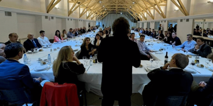 962812 cena 0 Milei y diputados oficialistas se reúnen en Olivos en cena política