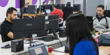 empleados publicos trabajadores estatales 5jpgwebp Provincia de Buenos Aires confirma fechas de cobro de agosto para empleados públicos