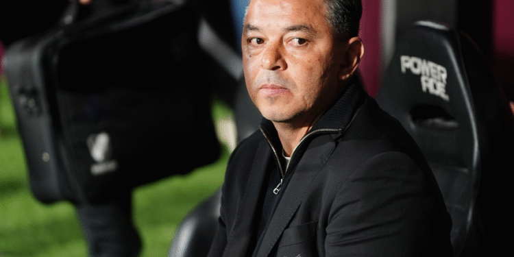 q2KFf78s0 2000x1500 1 Gallardo suspende conferencia tras empate de Lanús por bronca en el banco