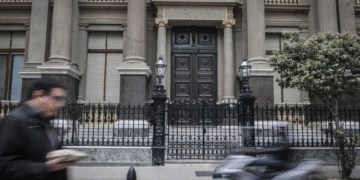 973745 12 20o1 sandra 20cartasso g0136965 El Banco Central vuelve a vender dólares y enfrenta la brecha del mercado financiero argentino